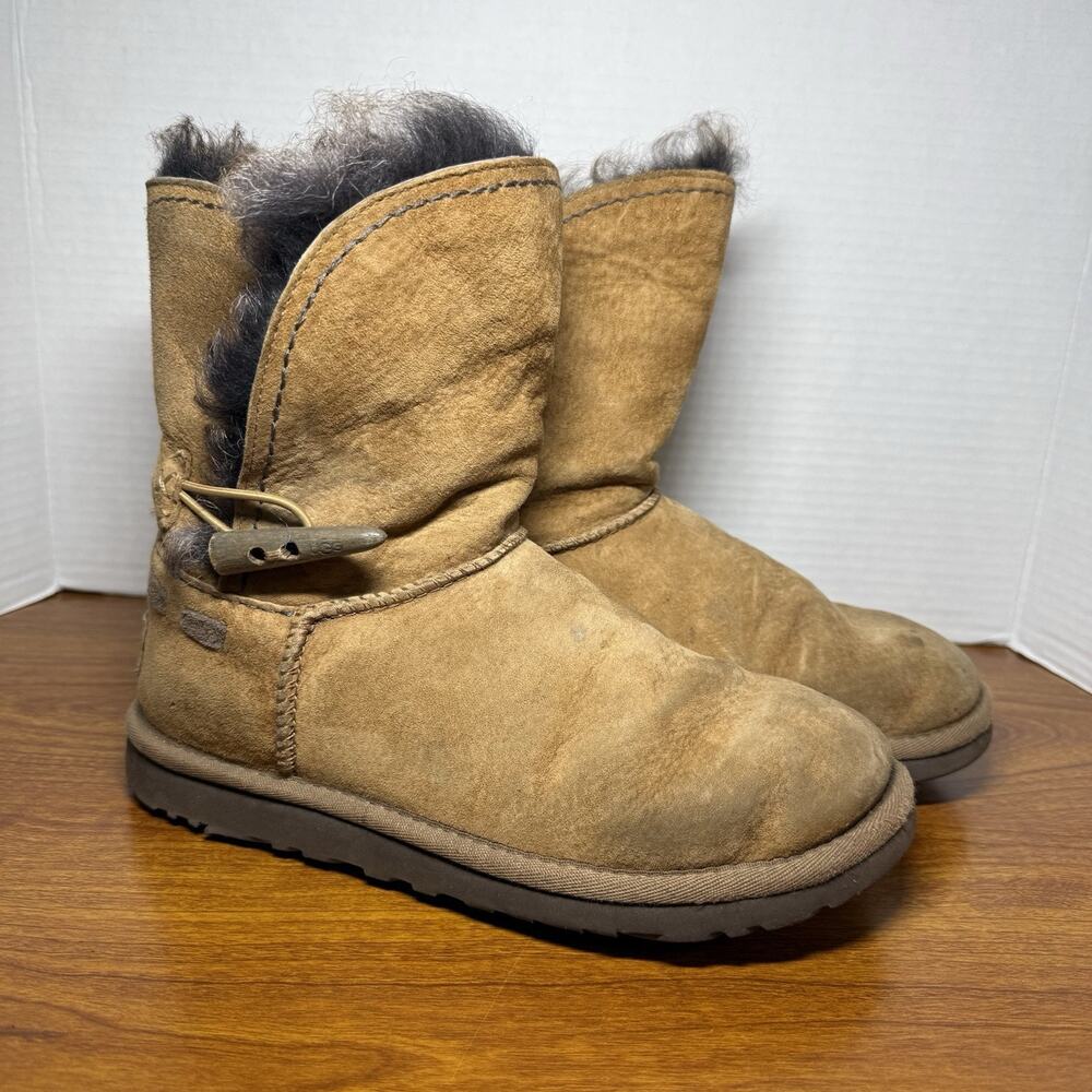 Ugg Meadow Chestnut Suede Women's Short Fur Winter Boots 1008043 Size US 6